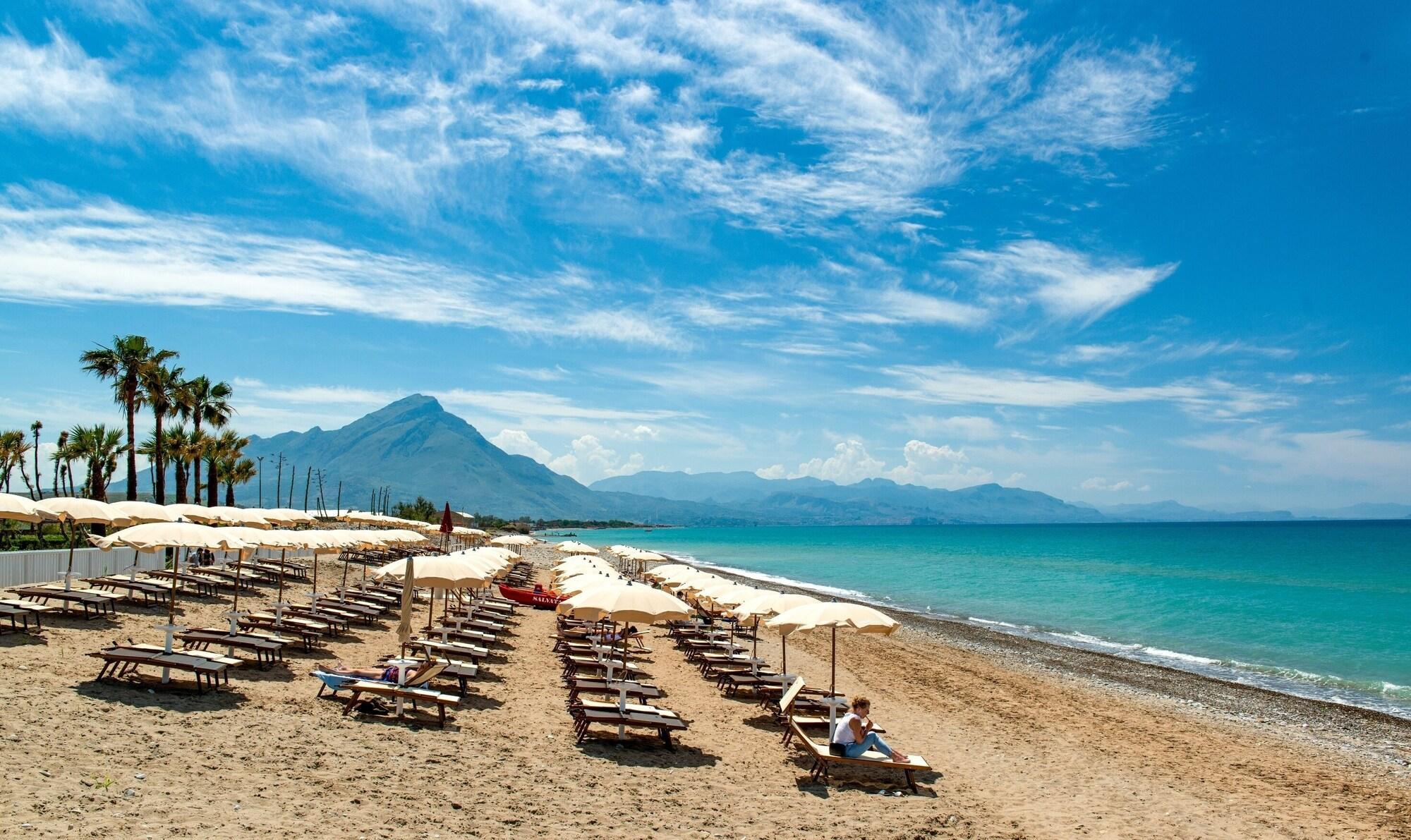 Mangia'S Himera Resort Campofelice Di Roccella Dış mekan fotoğraf